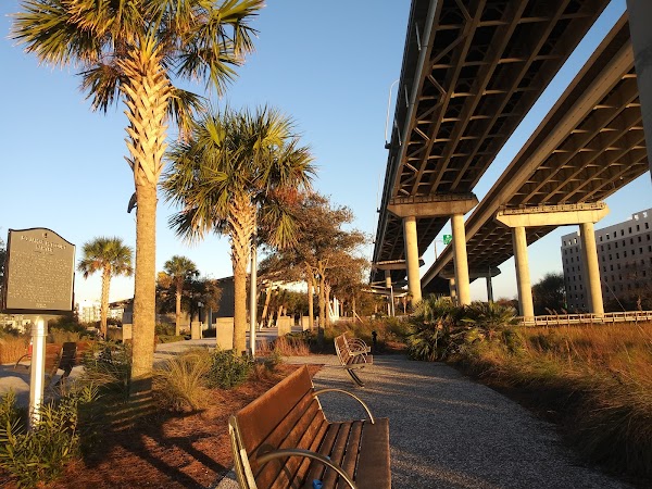 Mount Pleasant Memorial Waterfront Park grounds