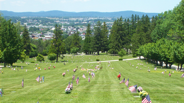 Mount Rose Cemetery grounds
