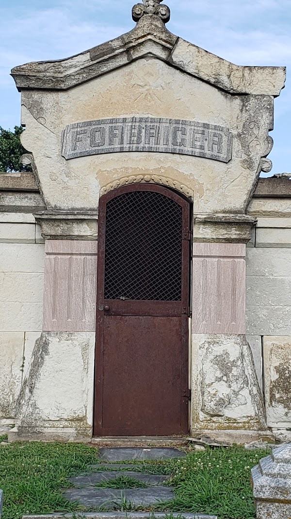 Mount Vernon Cemetery grounds