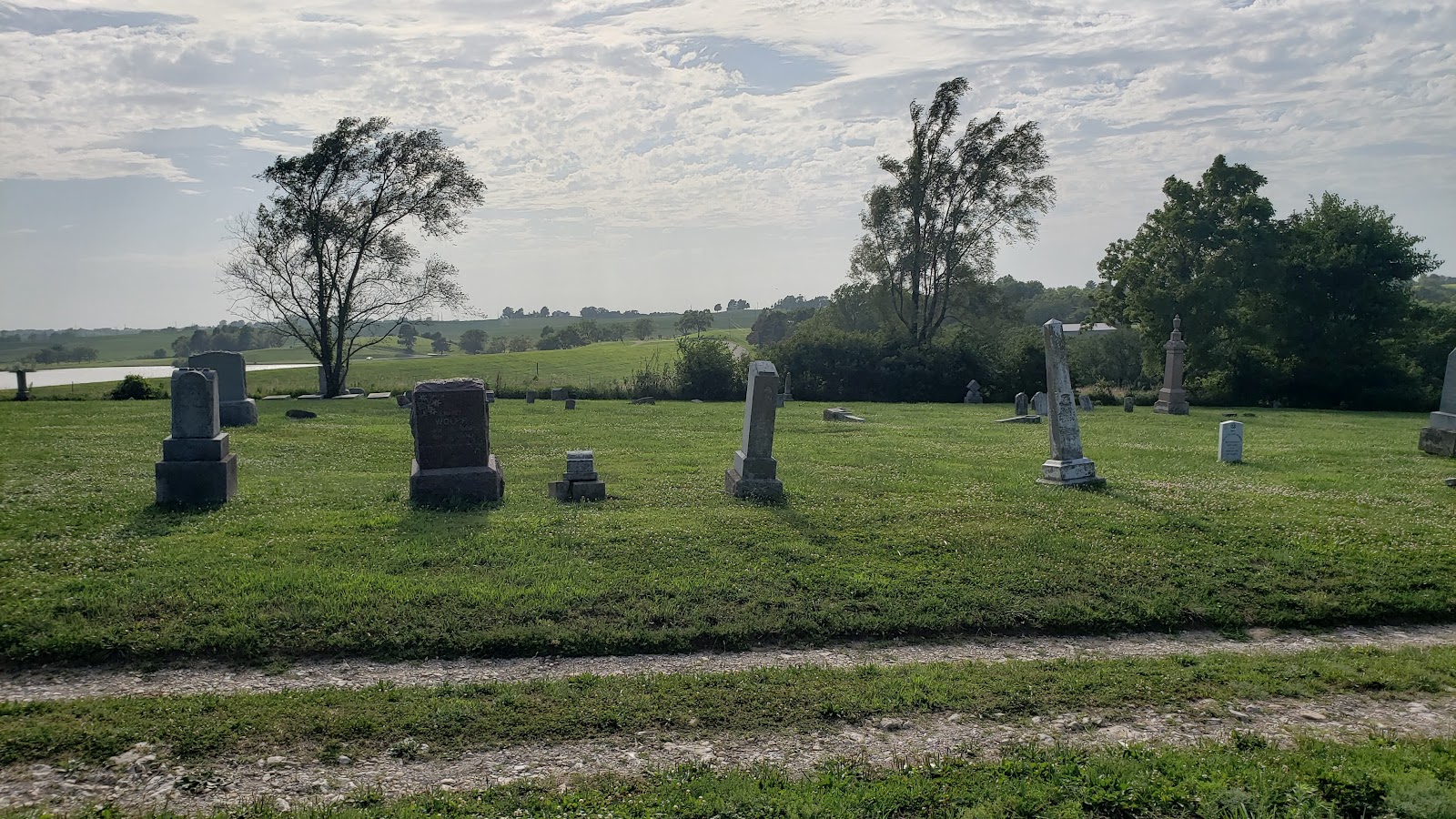 Mount Vernon Cemetery cemetery grounds and headstones