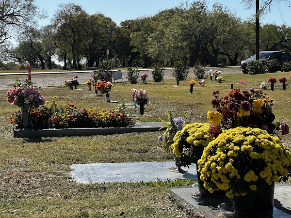 Mountain Creek Cemetery grounds