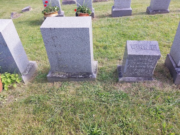 Mountain Home Cemetery grounds