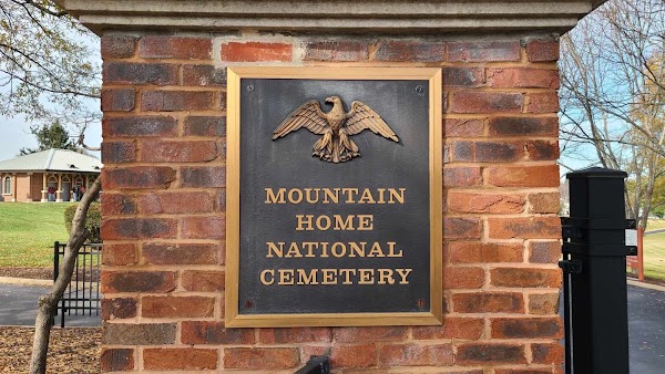 Mountain Home National Cemetery grounds