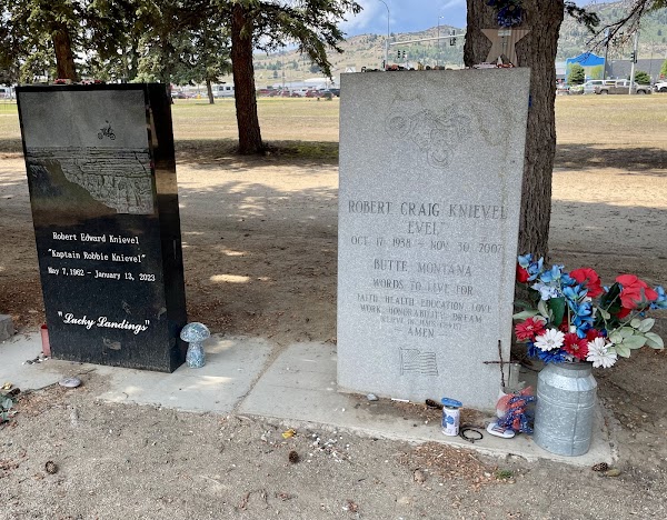 Mountain View Cemetery grounds
