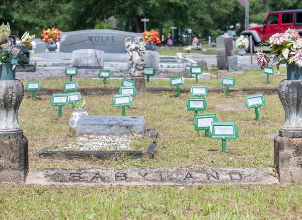 Mountain View Cemetery grounds
