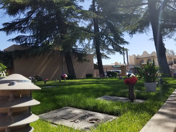 Mountain View Cemetery grounds