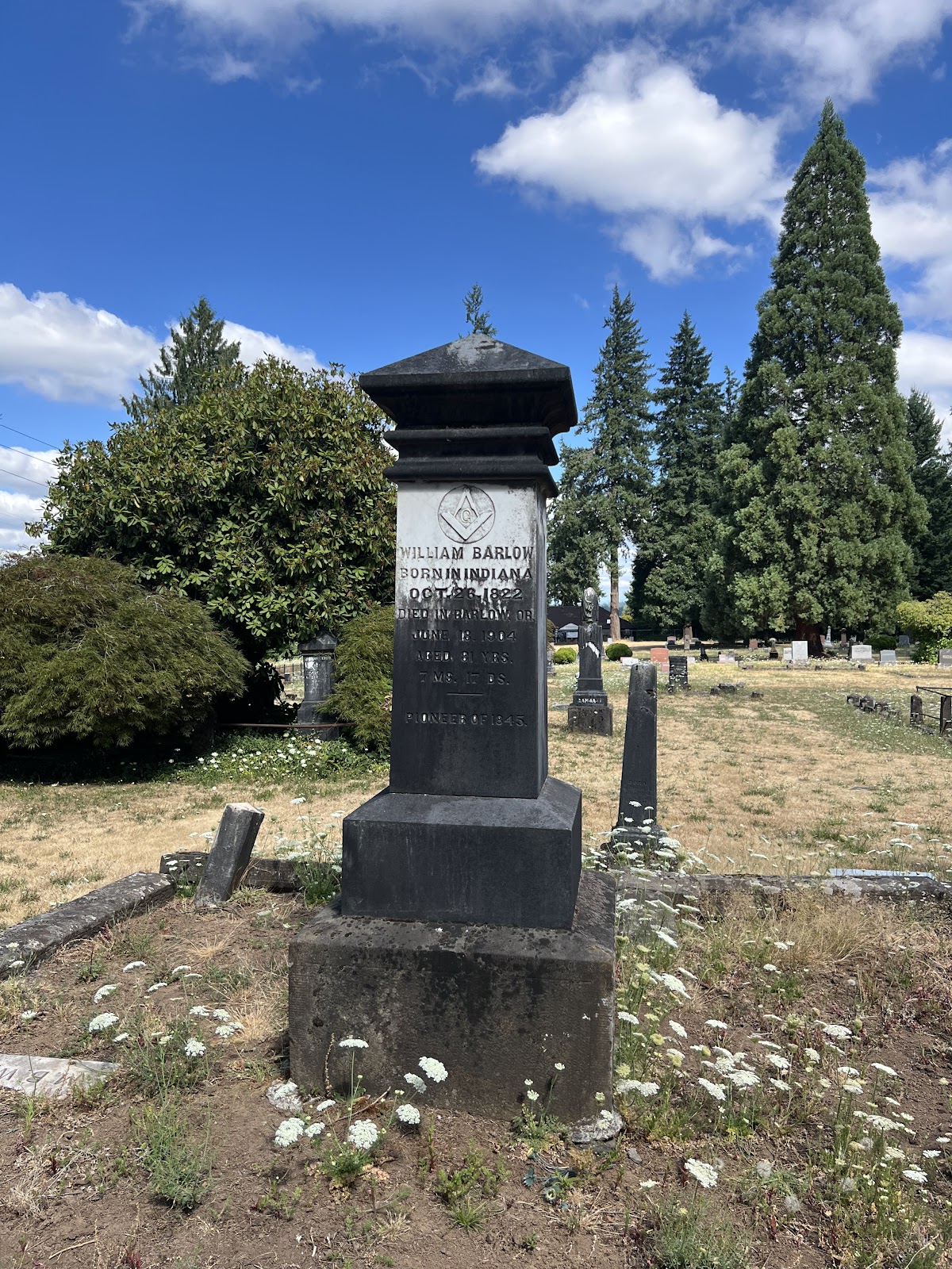 Mountain View Cemetery cemetery grounds and headstones
