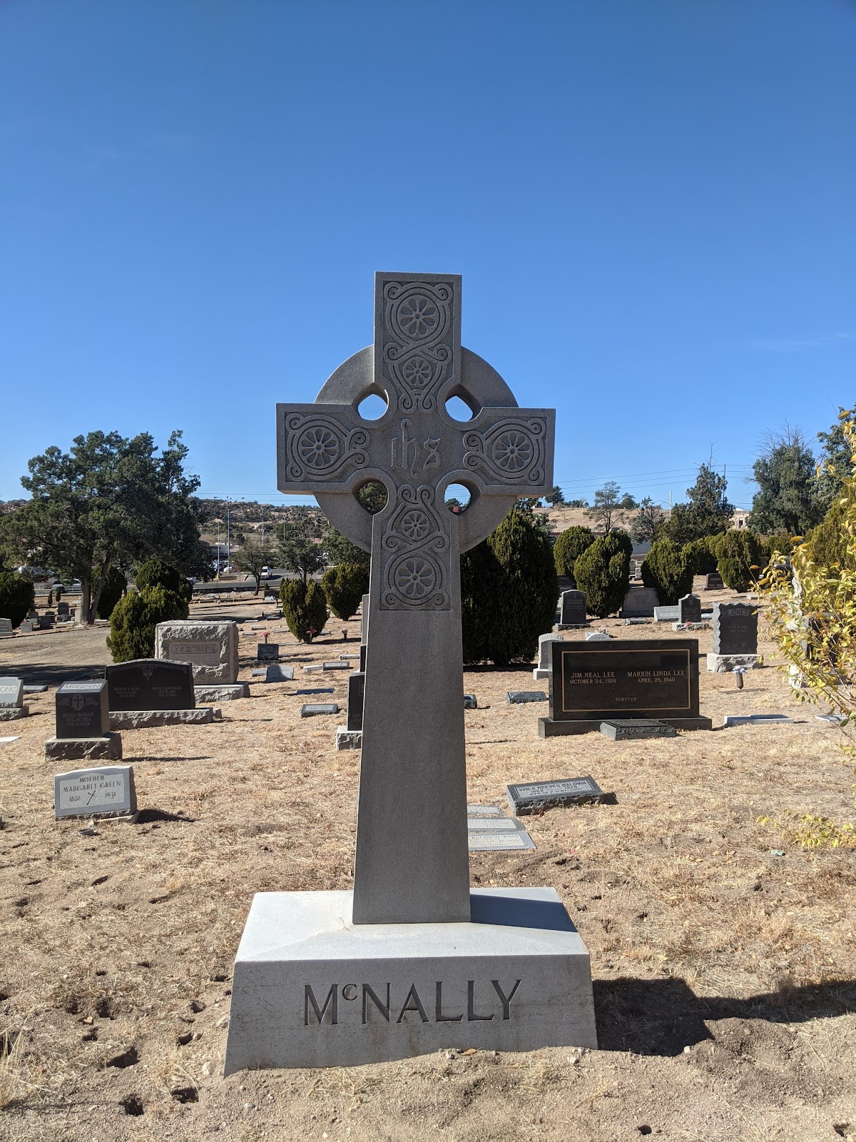 Mountain View Cemetery cemetery grounds and headstones