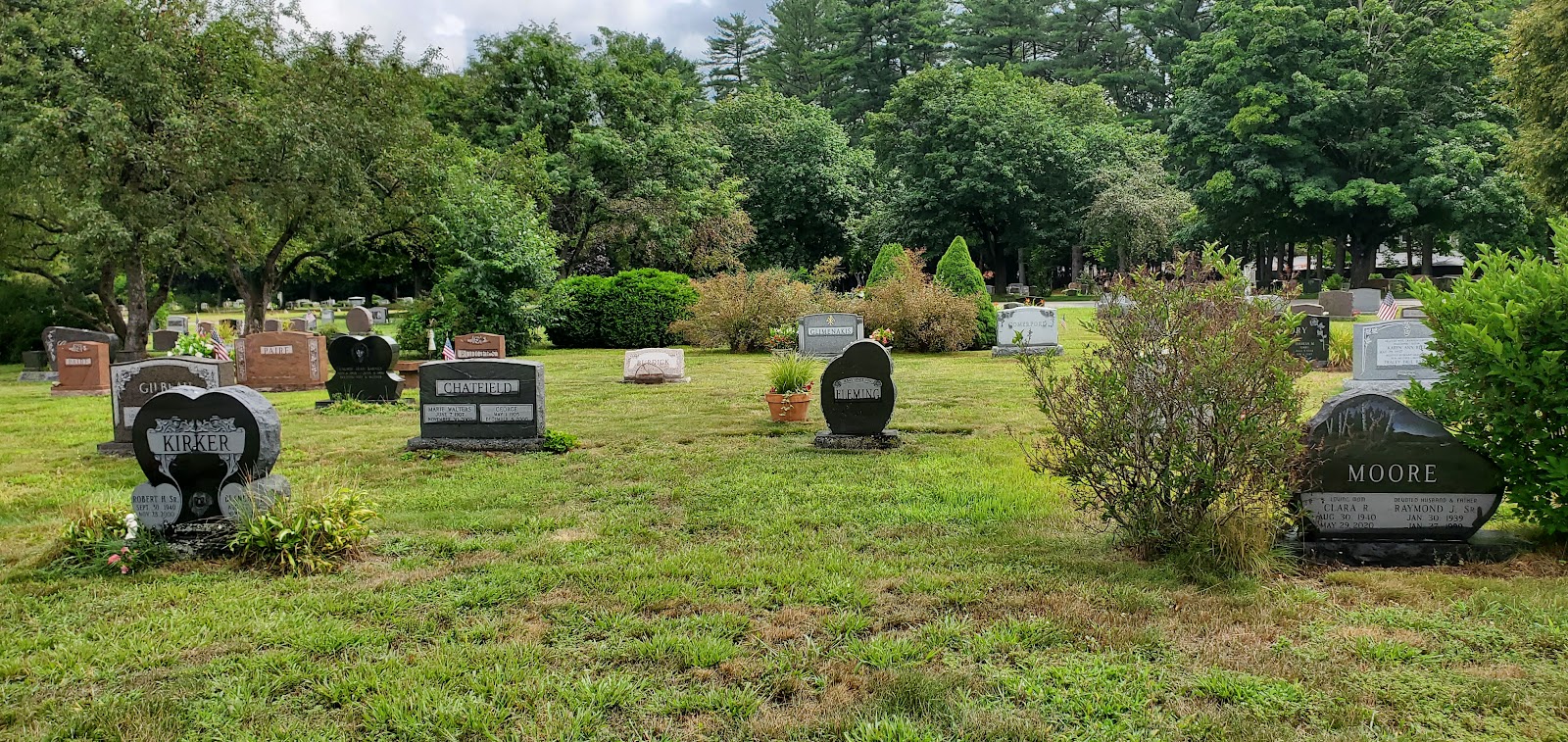 Mountain View Cemetery cemetery grounds and headstones