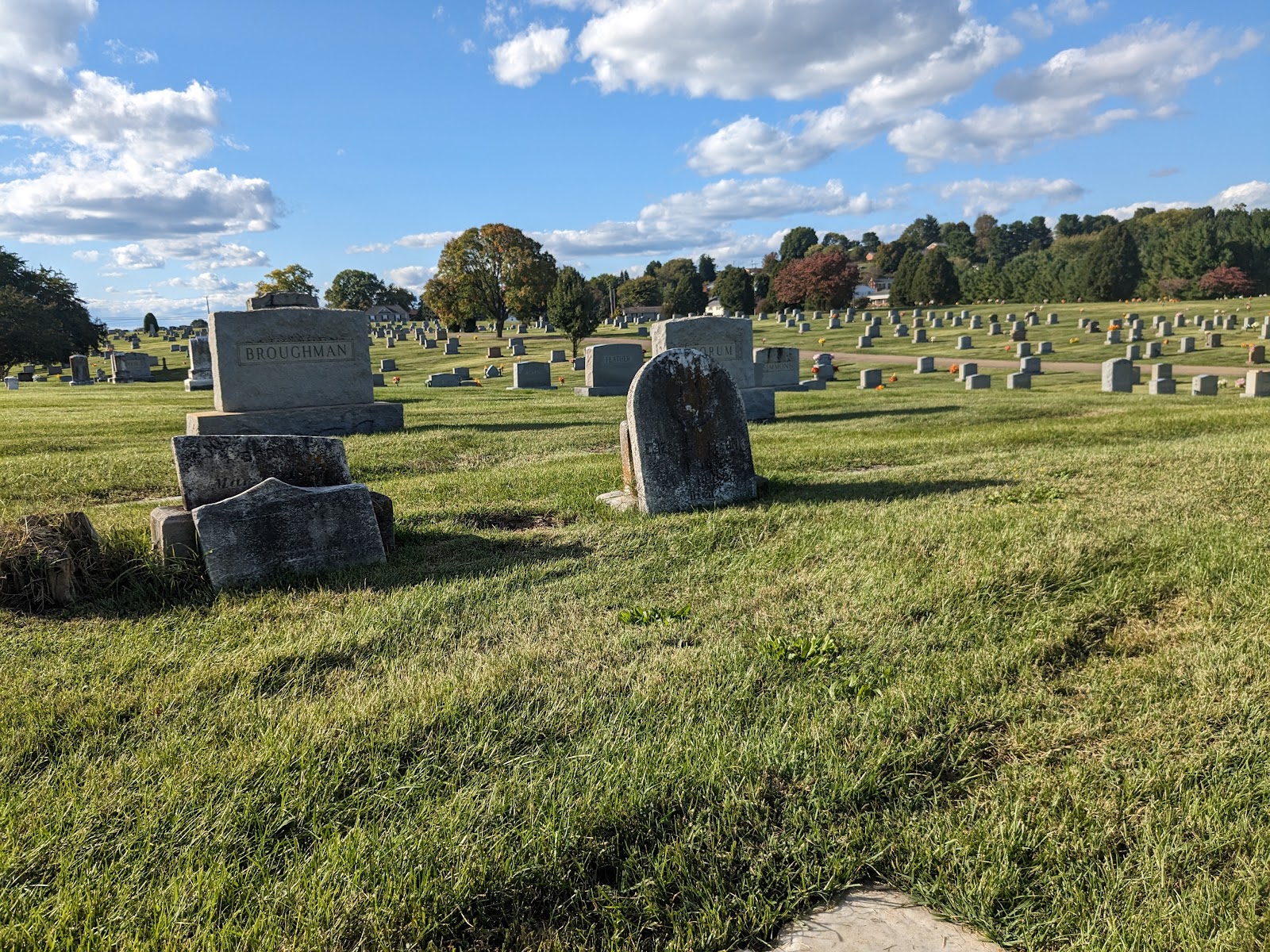 Mountain View Cemetery cemetery grounds and headstones