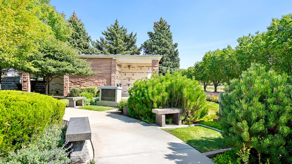 Mountain View Memorial Park grounds