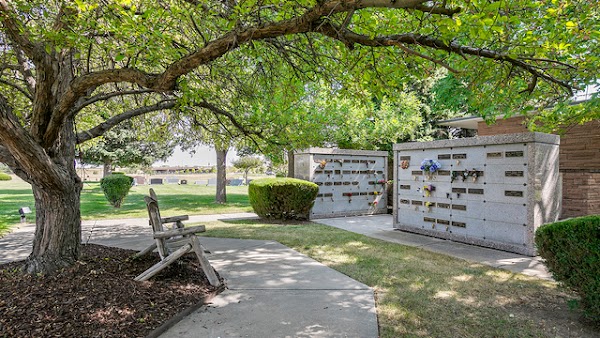 Mountain View Memorial Park grounds