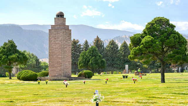 Mountain View Memorial Park cemetery grounds and headstones