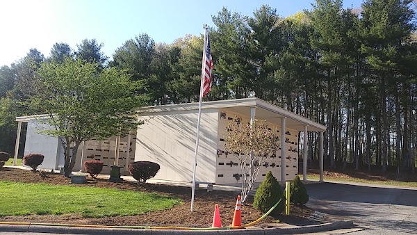Mountlawn Memorial Park grounds