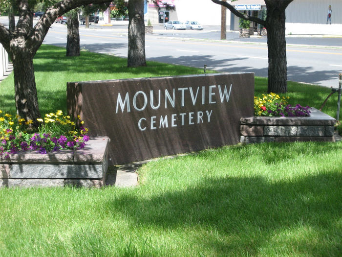 Mountview Cemetery cemetery grounds and headstones