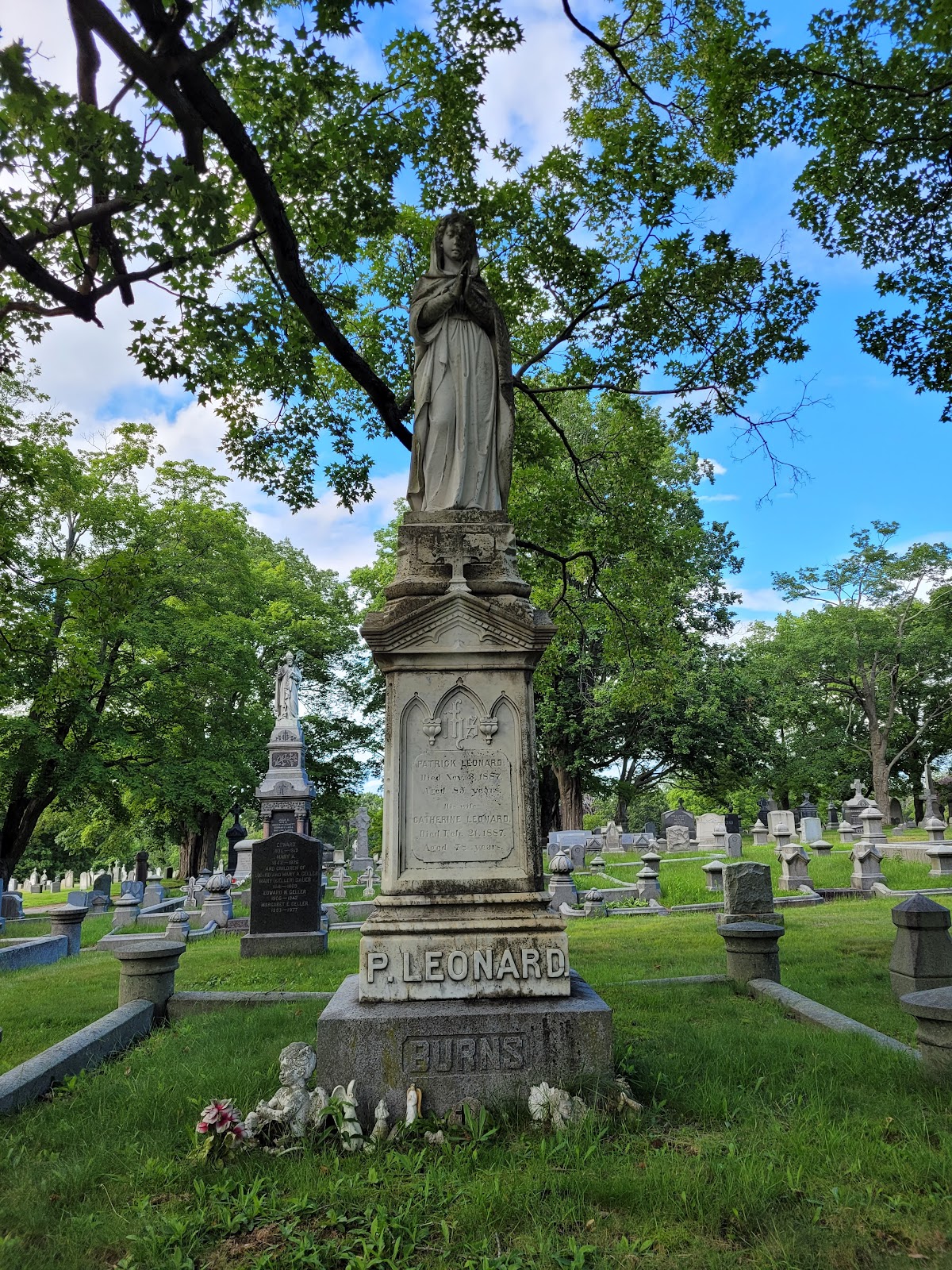 Mt. Calvary Cemetery cemetery grounds and headstones