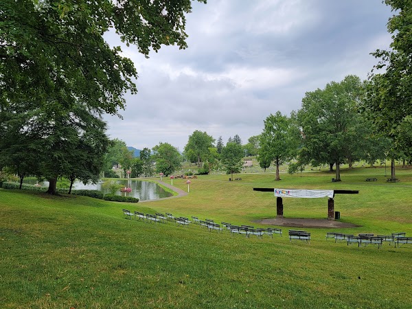 Mt Calvary Cemetery grounds