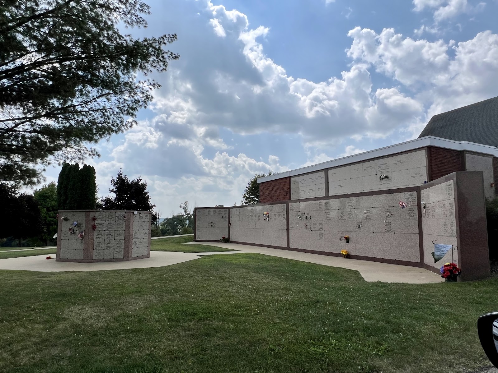 Mt Olivet Cemetery cemetery grounds and headstones