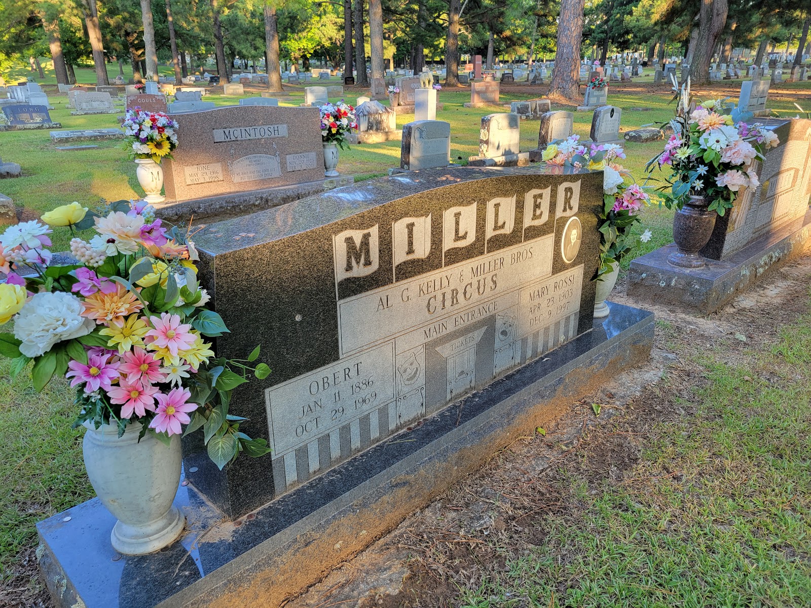 Mt Olivet Cemetery cemetery grounds and headstones