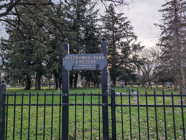 Multnomah Park Cemetery grounds