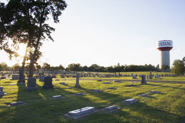 Mustang Cemetery grounds