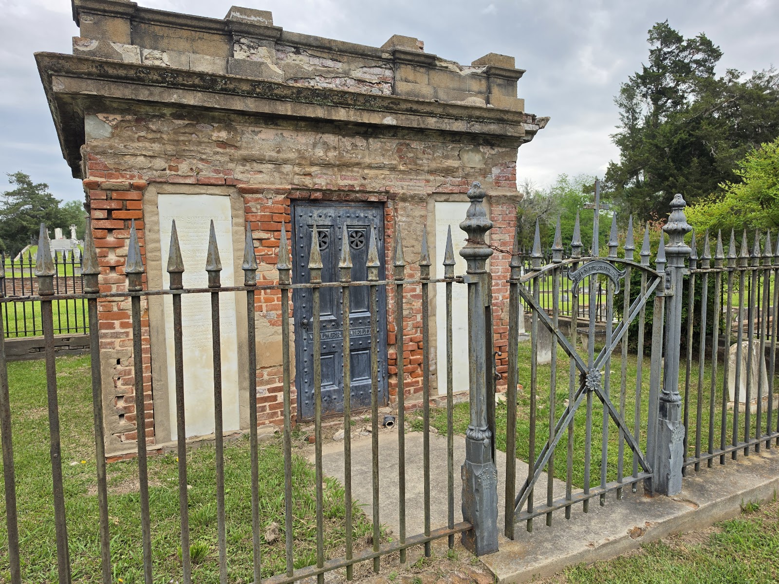 Natchez City Cemetery cemetery grounds and headstones
