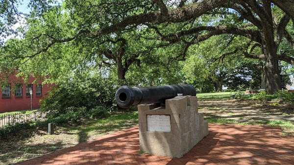 Natchez Memorial Park grounds