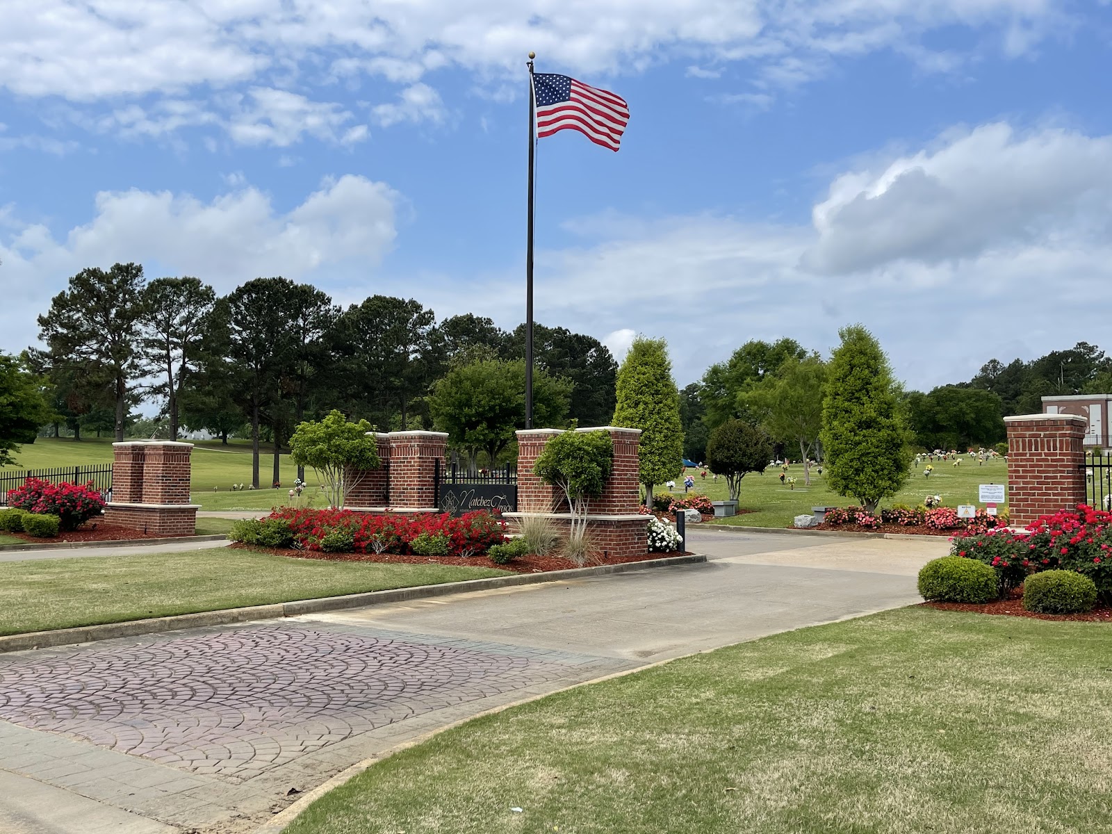 Natchez Trace Memorial Park Cemetery cemetery grounds and headstones