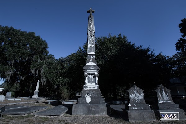 New Live Oak Cemetery grounds