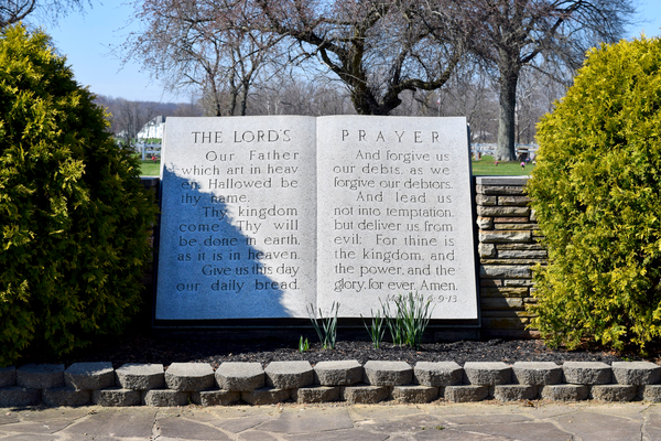 Newark Memorial Gardens grounds