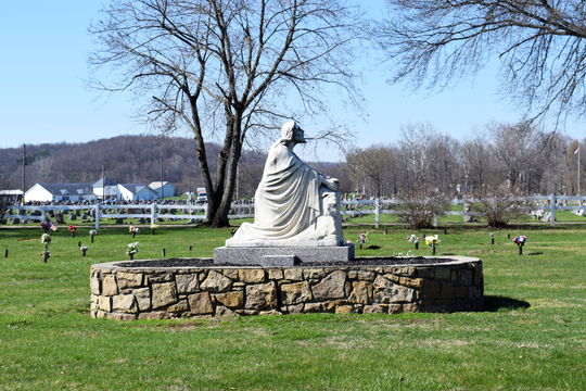 Newark Memorial Gardens grounds