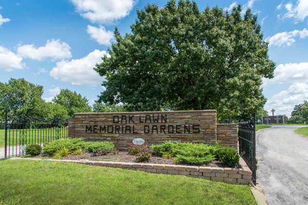 Newcomer’s Oak Lawn Memorial Gardens grounds
