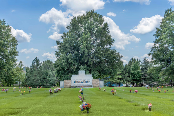 Newcomer’s Oak Lawn Memorial Gardens grounds