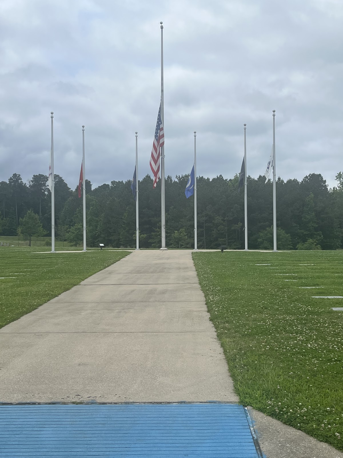 Northwest Louisiana Veterans Cemetery cemetery grounds and headstones