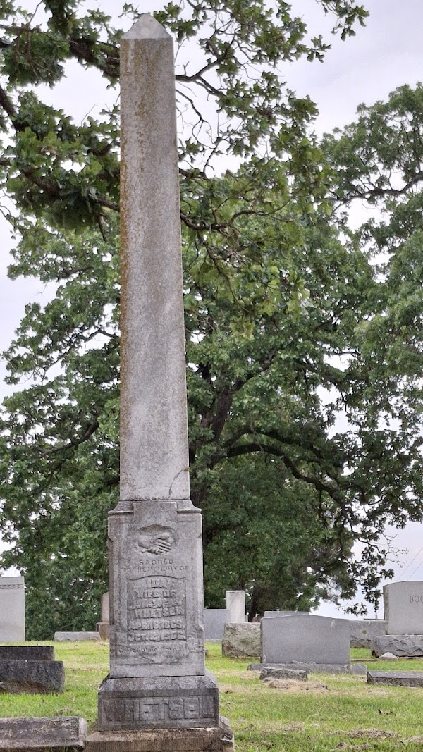 Oak Cemetery grounds