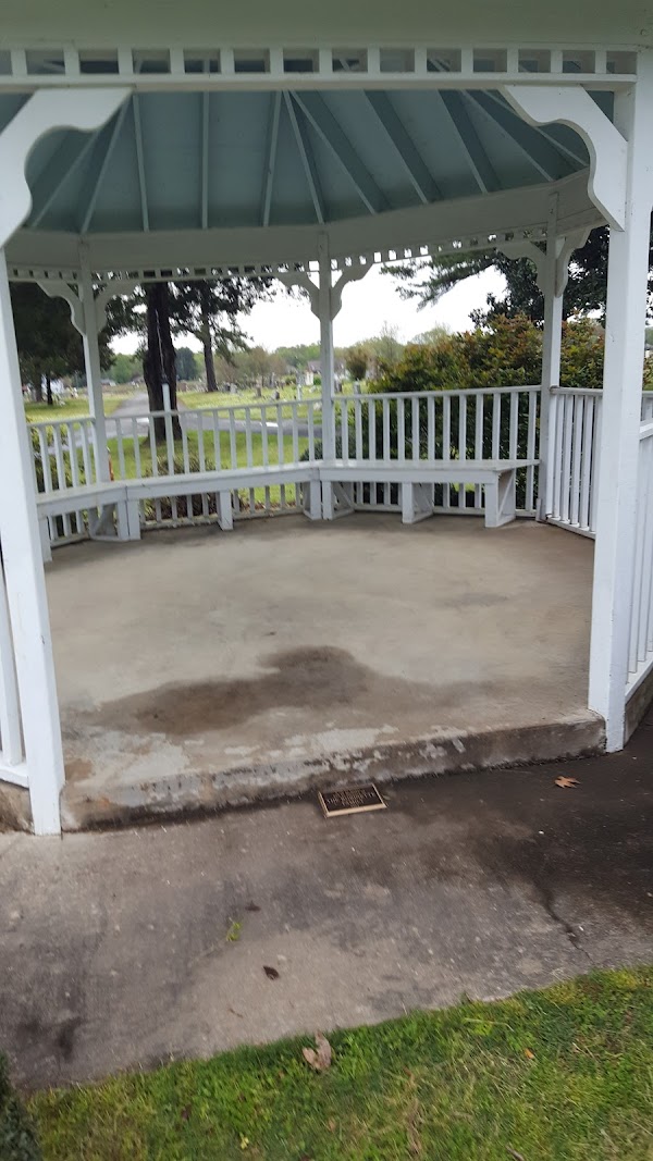 Oak Grove Cemetery grounds