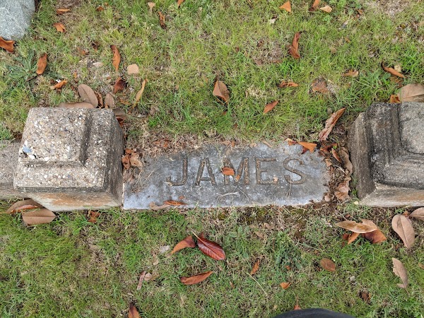 Oak Grove Cemetery grounds