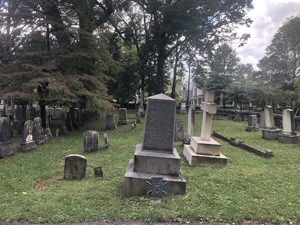Oak Grove Cemetery grounds