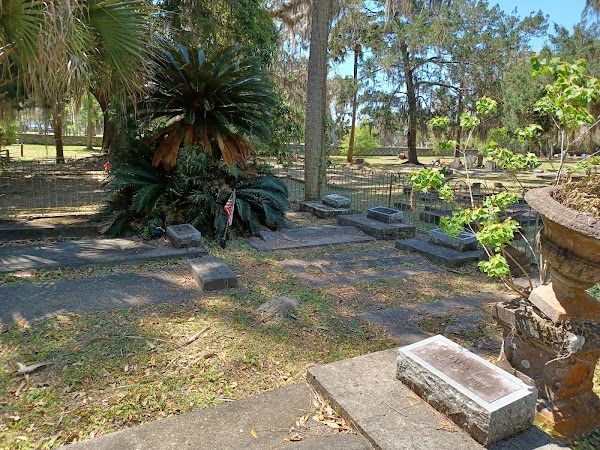 Oak Grove Cemetery grounds