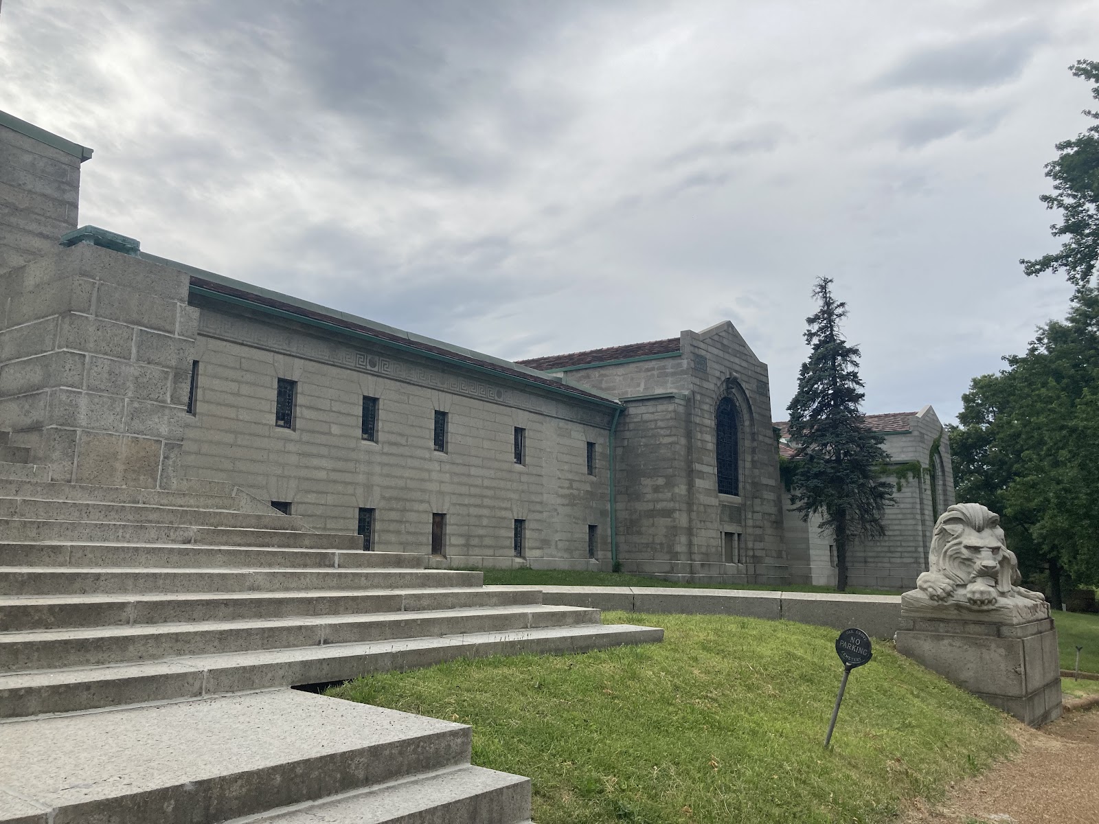 Oak Grove Memorial Mausoleum cemetery grounds and headstones