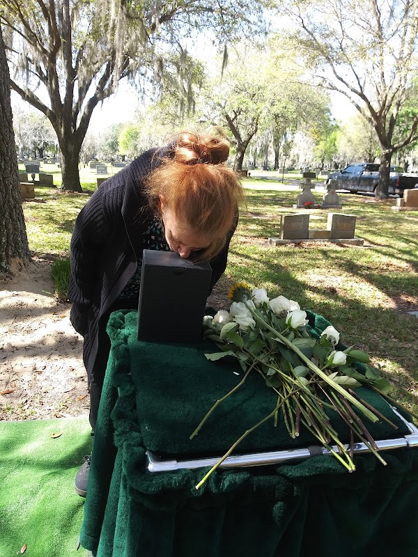 Oak Hill Burial Park grounds