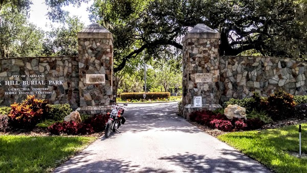 Oak Hill Burial Park grounds