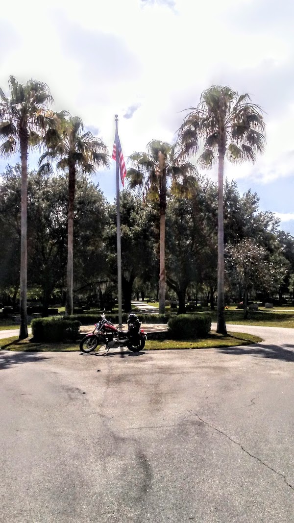 Oak Hill Burial Park grounds