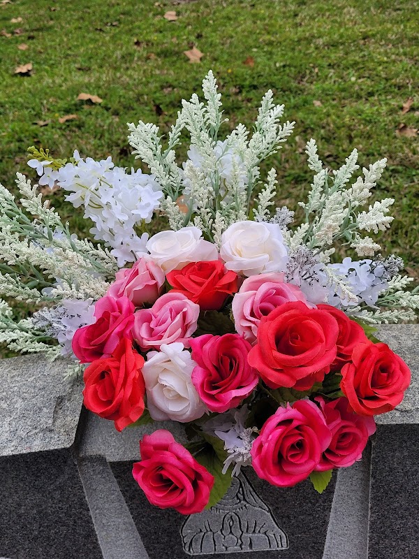 Oak Hill Burial Park grounds