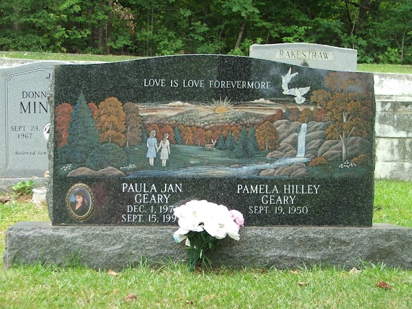 Oak Hill Cemetery grounds