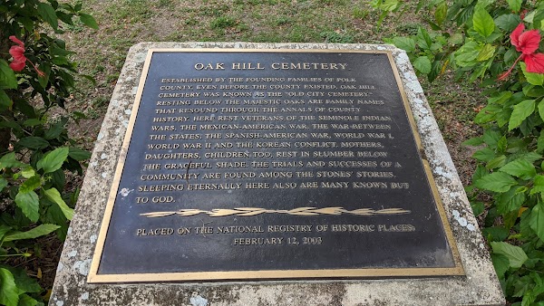 Oak Hill Cemetery grounds