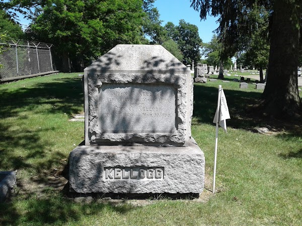 Oak Hill Cemetery grounds