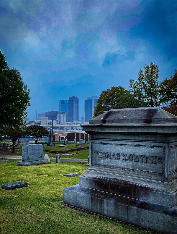 Oak Hill Cemetery grounds