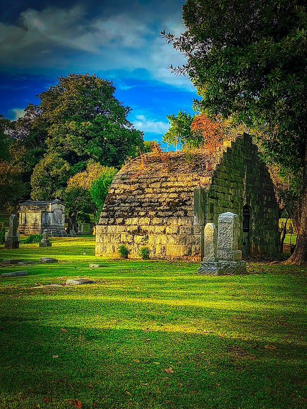 Oak Hill Cemetery grounds