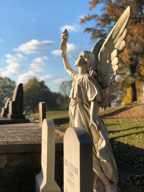 Oak Hill Cemetery grounds